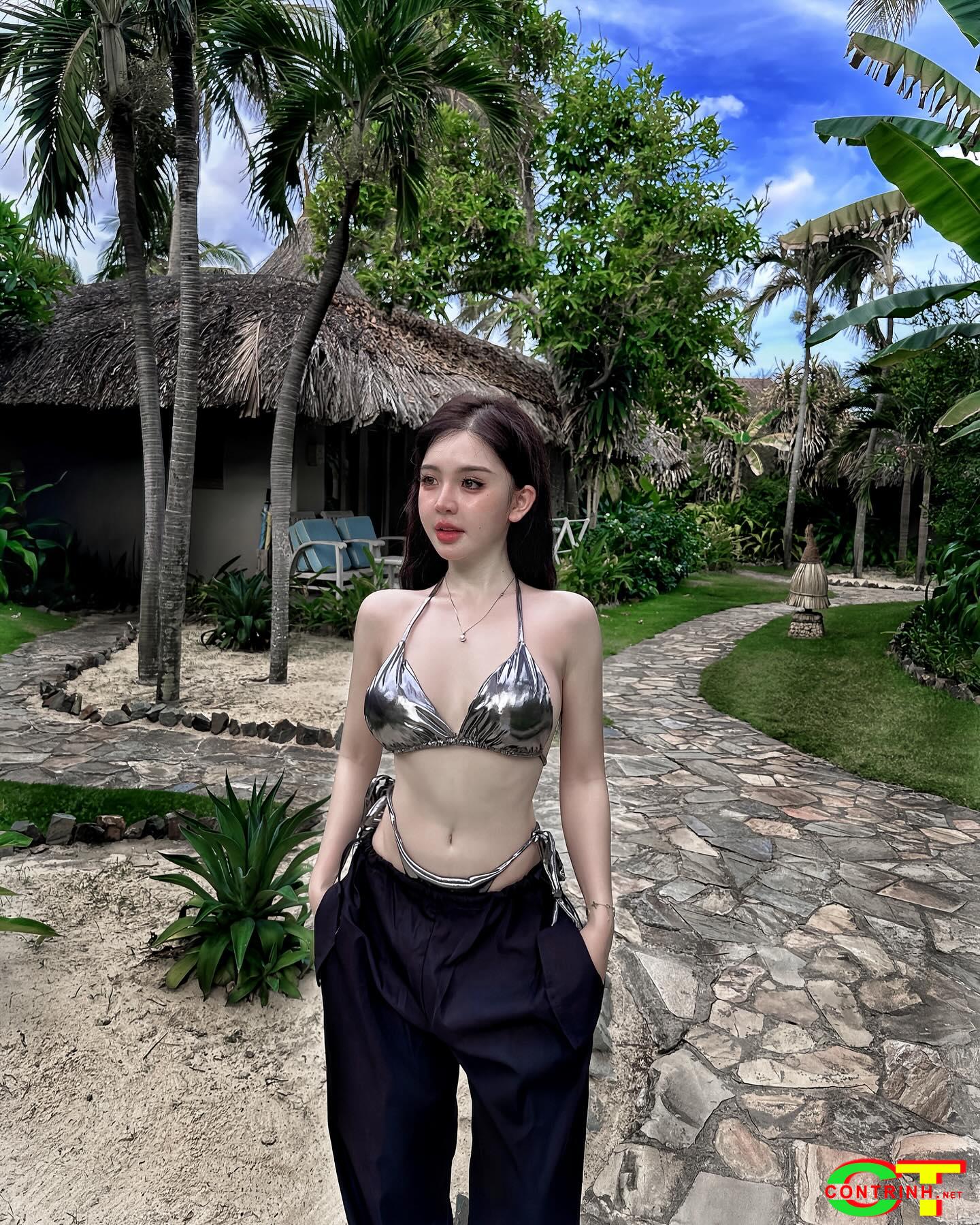 anh-tran-huyen-chau-mac-bikini-tao-dang-chup-hinh