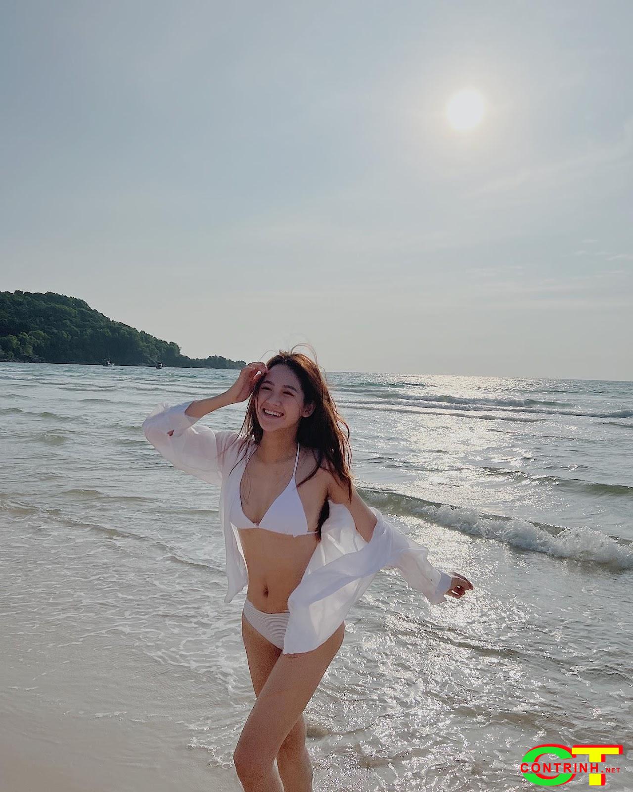 anh-tuc-anh-hoa-mac-bikini-khoe-than-hinh-quyen-ru